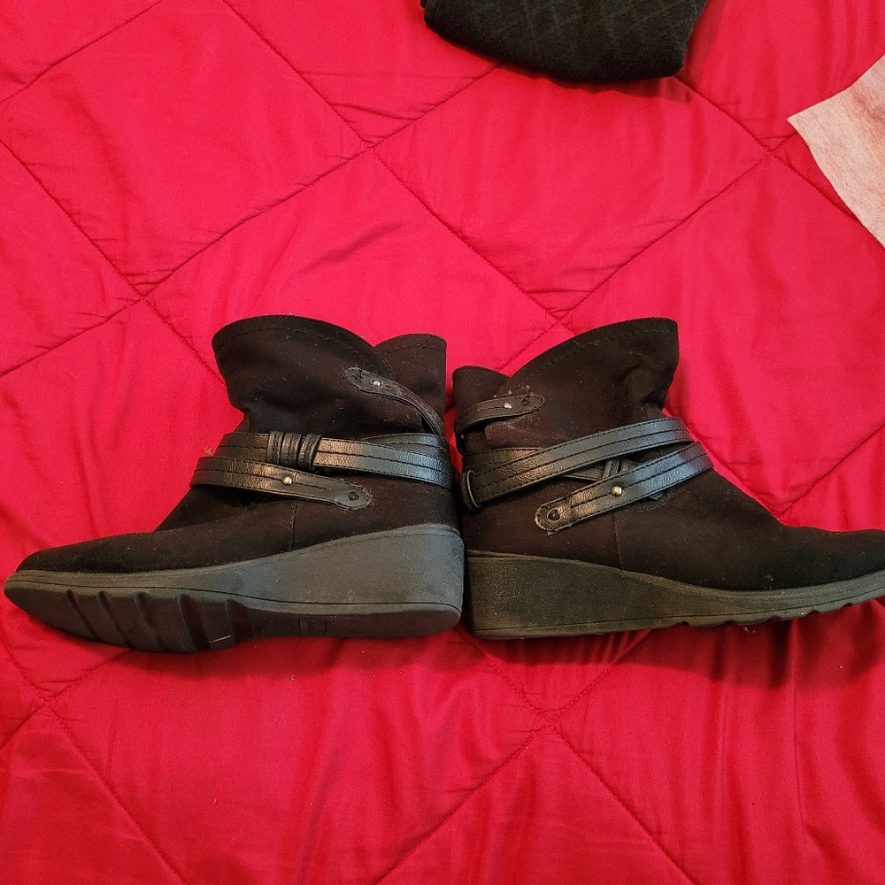 SOLD!!! JOE BOXER Wedge Boots - Picture 2 of 3